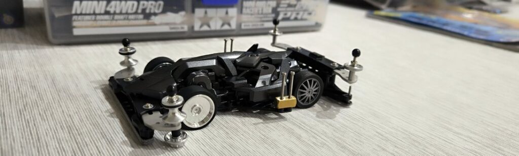 HGヘビーアルミホイールを前輪にのみ履かせたラウディーブル改めブラックマッハフレーム（バットモービル風）