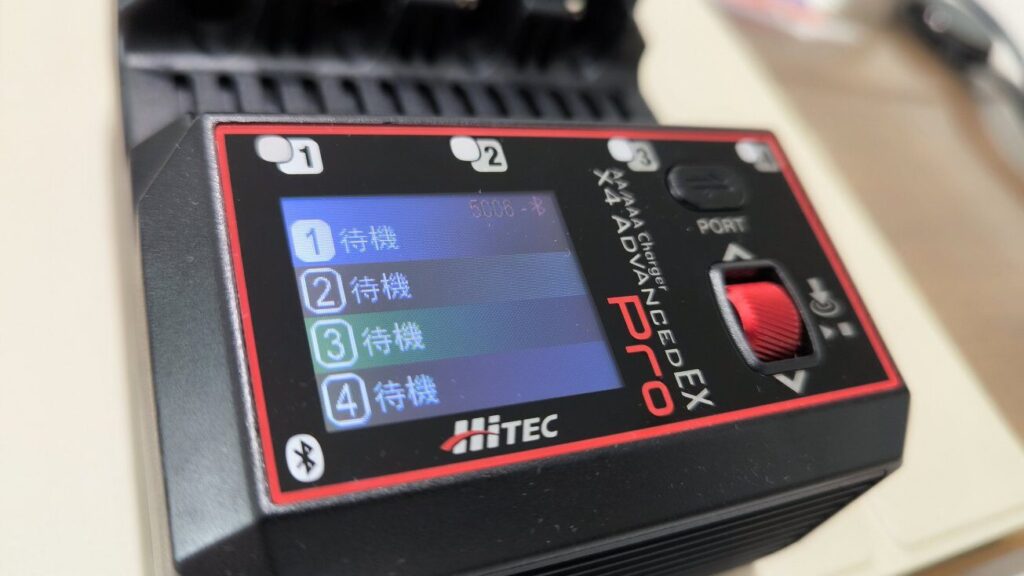HiTEC AA/AAA Charger X4 ADVANCED EX Pro 待機画面