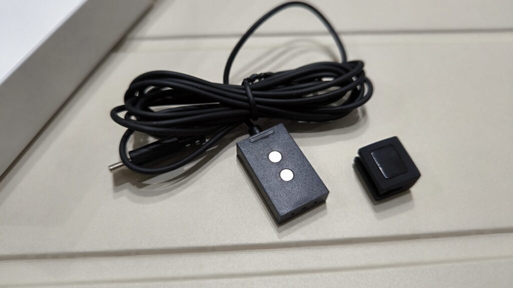 品名: JINS ASSIST
ケーブル長: 1.7m
タイプ: 有線・USB-C オス
対応OS: Windows / MacOS
同梱物: 製品本体、アタッチメント、取扱注意書
価格: 税込 ¥15,000