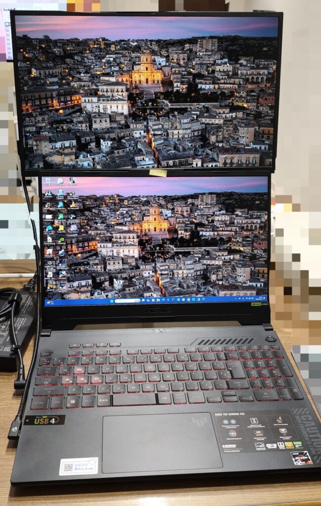 ASUS TUF Gaming A15の上にVimonic 18.5インチを上下配置したデュアルモニター環境