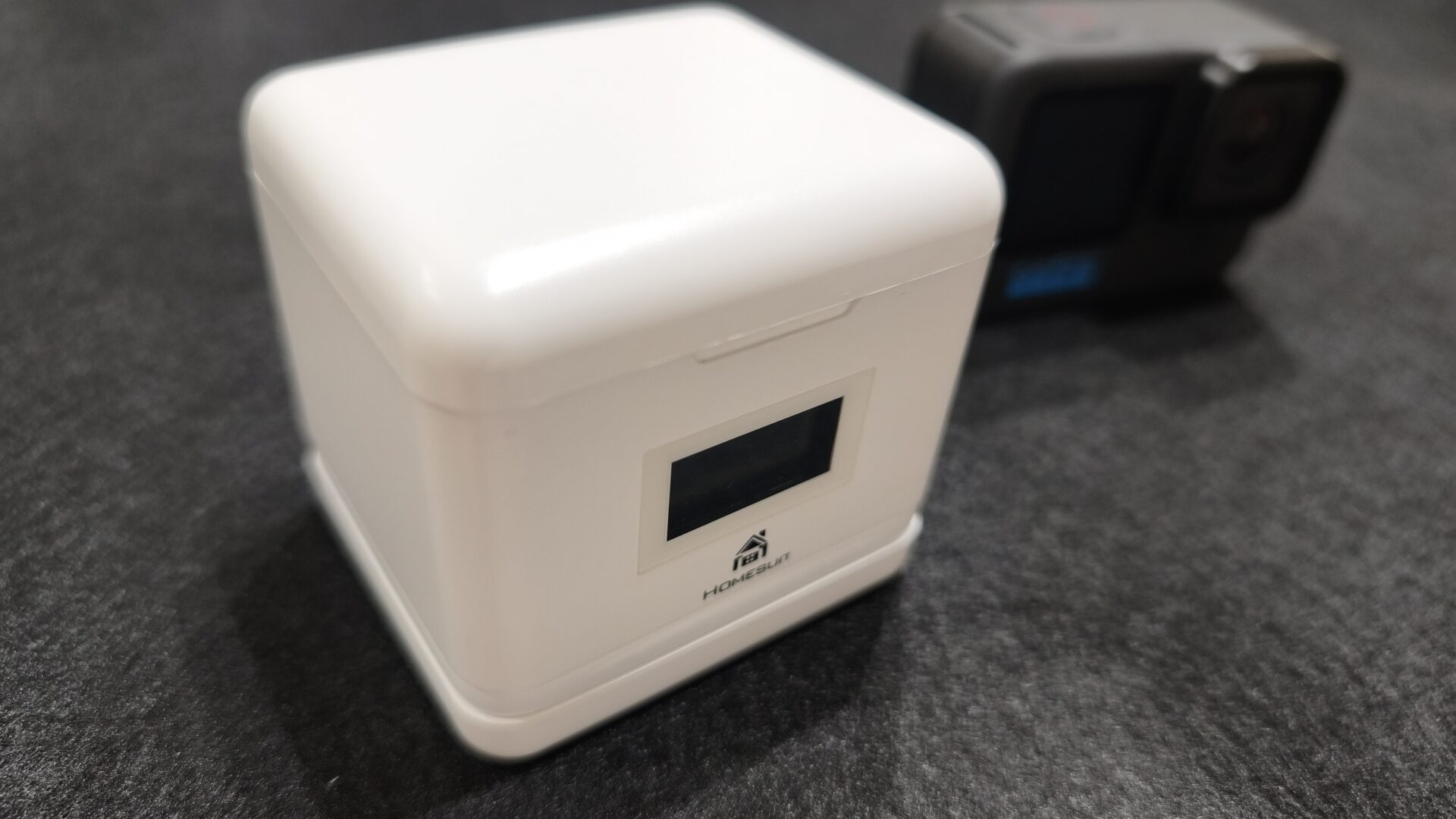ぼくが使っているGoProの充電器（HOMESUIT G11）とGoPro本体