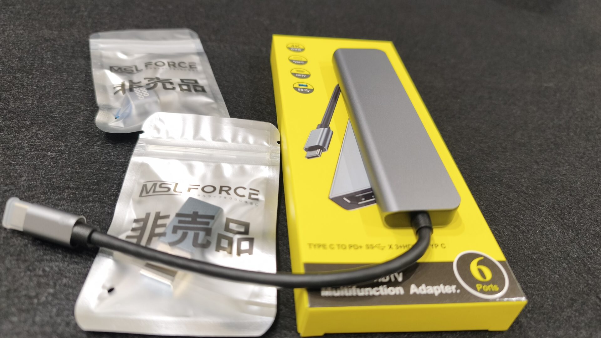 USB Type-Cハブ本体と一体型のUSB-Cケーブル