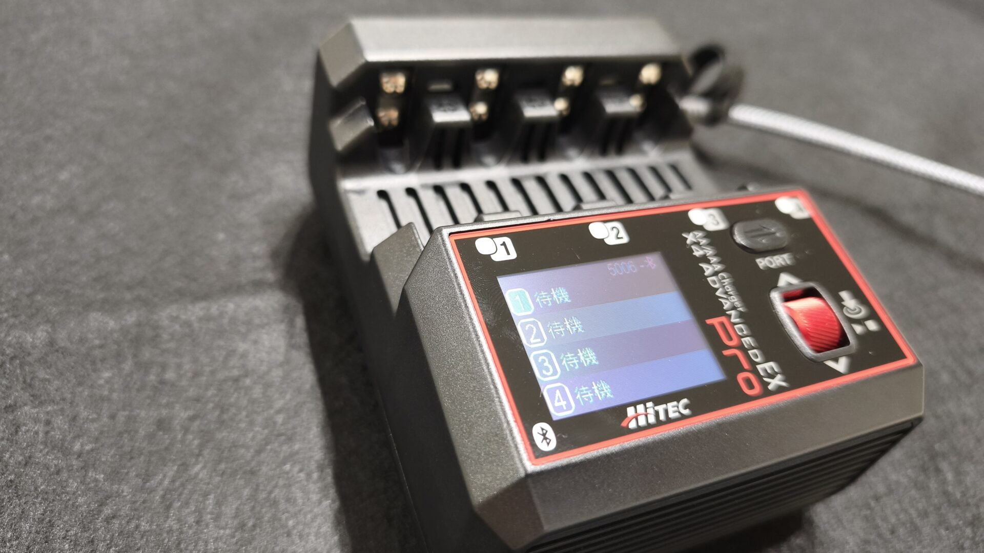 Hitec X4 Advanced EX Proの待機画面、電池を入れる前の4スロット表示