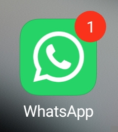 WhatsAppのアイコンに赤い「1」の未読バッジが付いている
